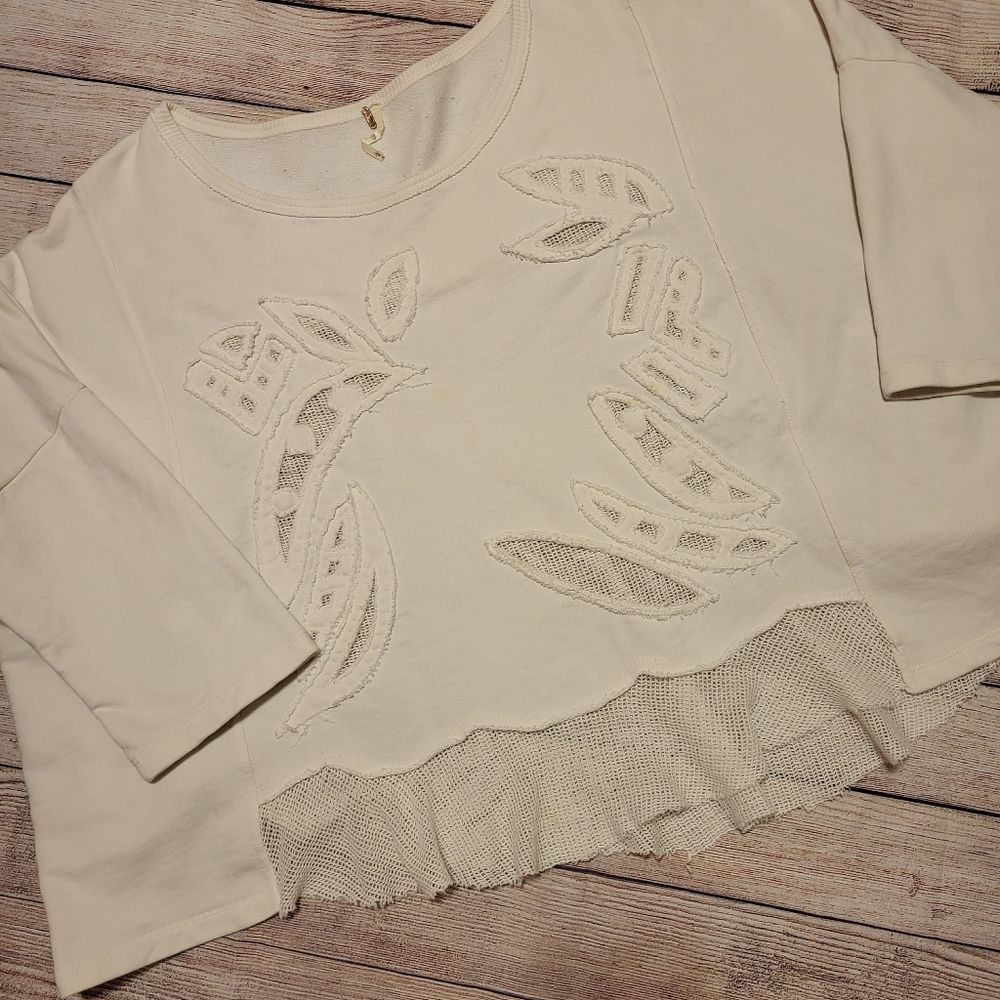 Free People white 3/4 length sleeve over sized tee